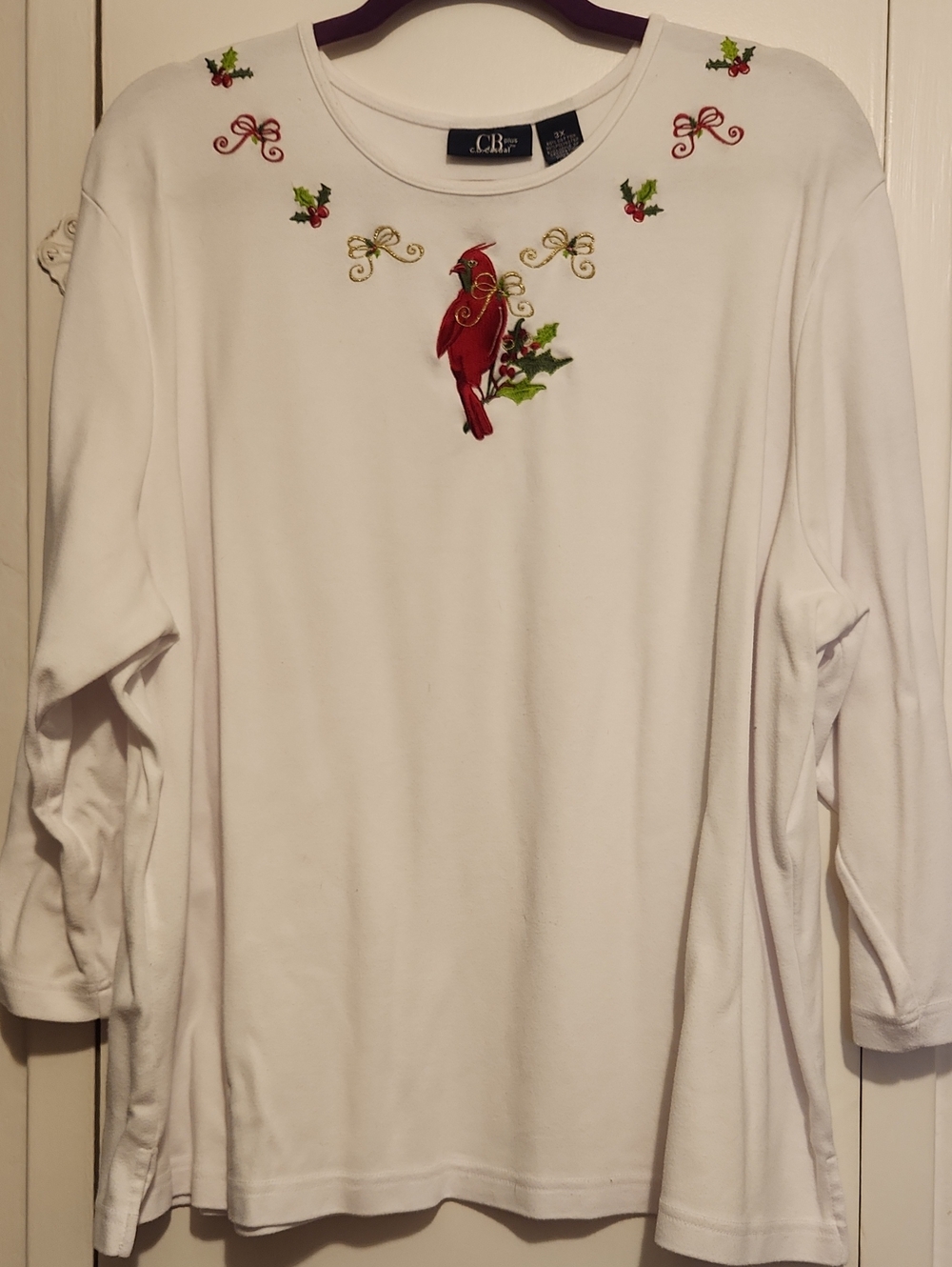 🔥CB casual White Long Sleeve Tee with Red Cardinal & Green Holly Embroidery